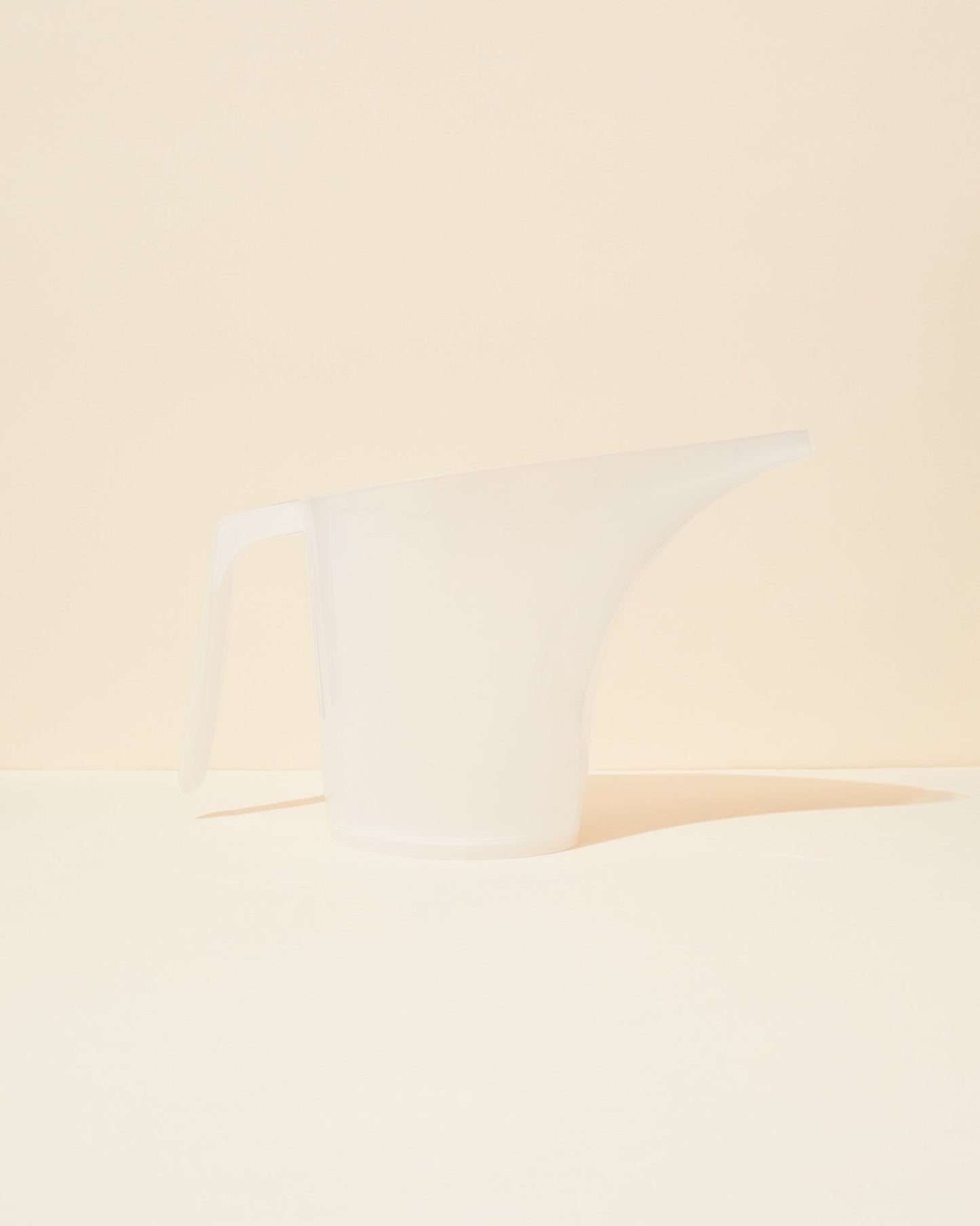 2 lb plastic pouring pitcher
