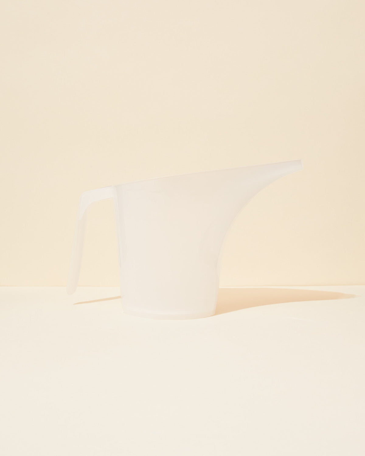 2 lb plastic pouring pitcher